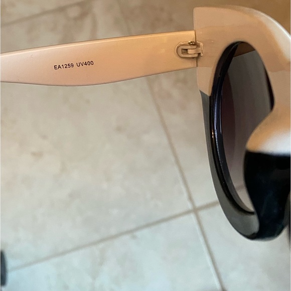 Colorblock sunglasses - Picture 3 of 3